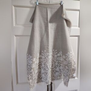 Soft  Frayed Edge Blanket Scarf  27x76.New No Tag.Can be wear On Both Side.